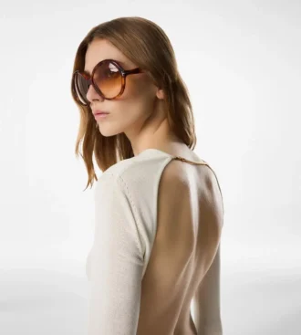 Abito corto con cut-out e chiusura a catena