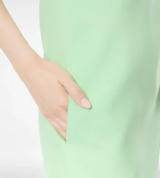 Abito da cocktail asimmetrico senza spalline in doppio georgette di seta elasticizzata