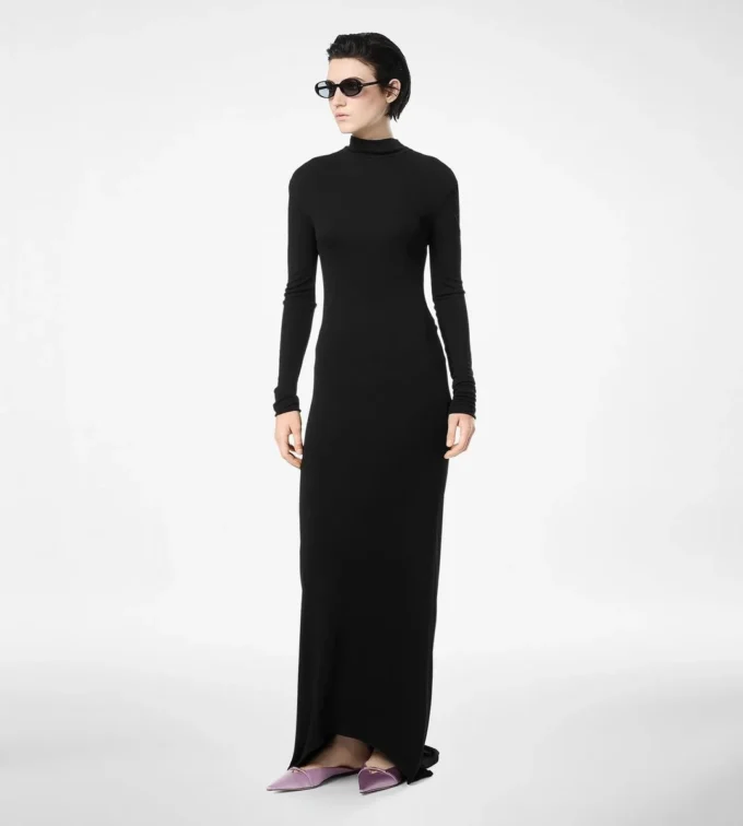 Abito da sera asimmetrico a maniche lunghe con retro intrecciato Abito da sera asimmetrico a maniche lunghe con retro intrecciato