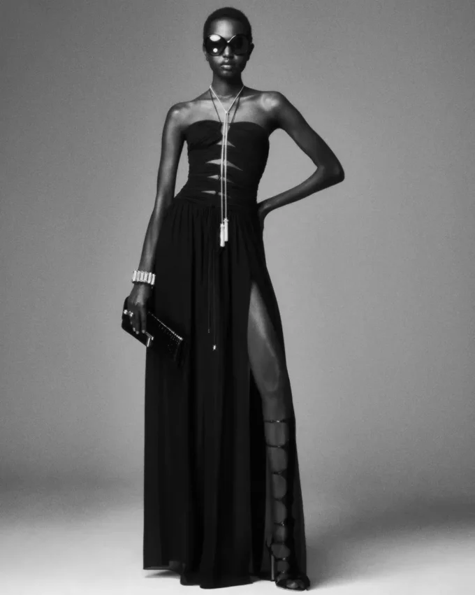 Abito da sera con coulisse e dettagli cut-out Abito da sera con coulisse e dettagli cut-out