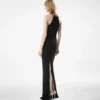 Abito da sera con scollo all’americana e cut-out Abito da sera con scollo all’americana e cut-out