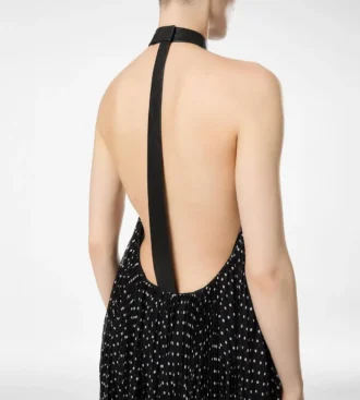 Abito da sera in georgette di seta con scollo all’americana, plissettato a raggi di sole e dettagli in pelle