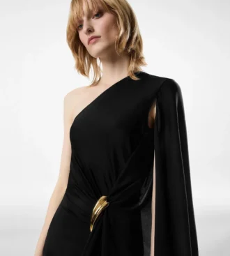 Abito da sera monospalla con mantella e dettagli metallici Liza Abito da sera monospalla con mantella e dettagli metallici Liza