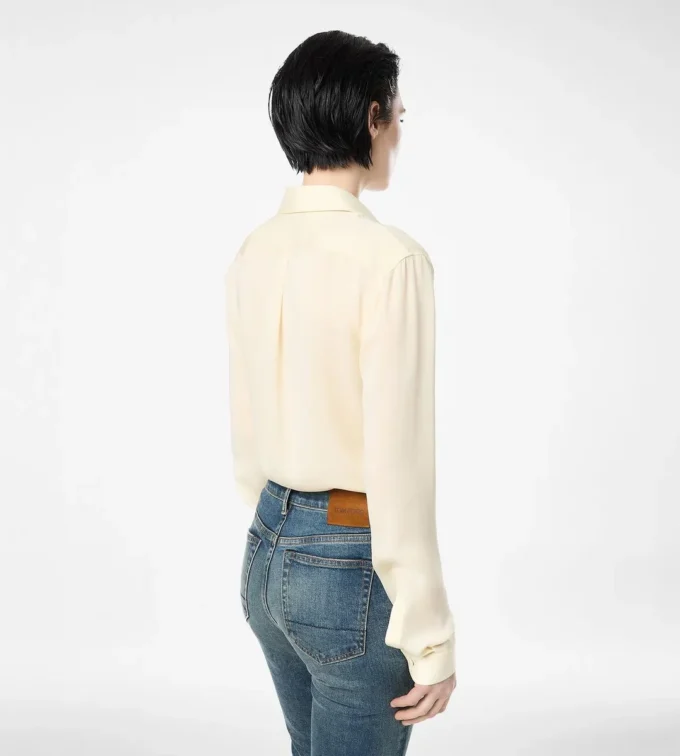 Camicia in georgette di seta lavata con logo TF ricamato tono su tono