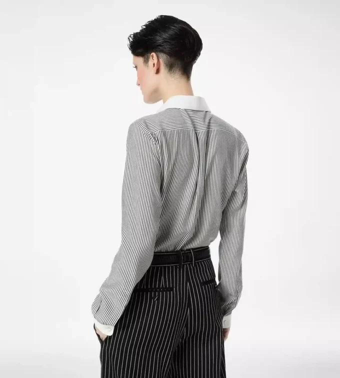 Camicia in seta a righe con dettagli a contrasto Camicia in seta a righe con dettagli a contrasto