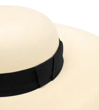Cappello con tesa in rafia