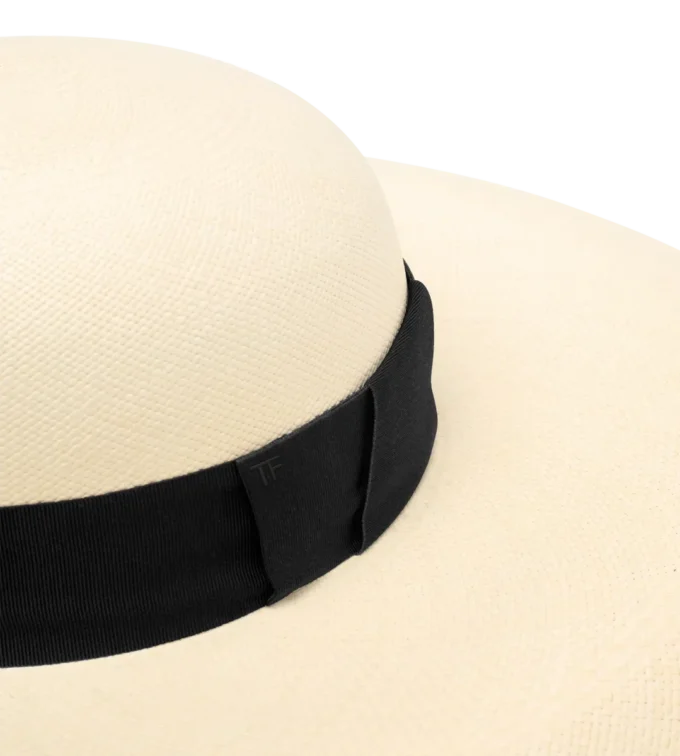 Cappello con tesa in rafia
