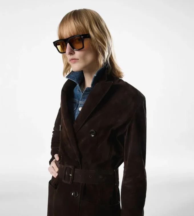 Cappotto doppiopetto in pelle scamosciata con cintura Cappotto doppiopetto in pelle scamosciata con cintura