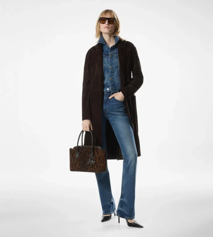 Cappotto doppiopetto in pelle scamosciata con cintura Cappotto doppiopetto in pelle scamosciata con cintura