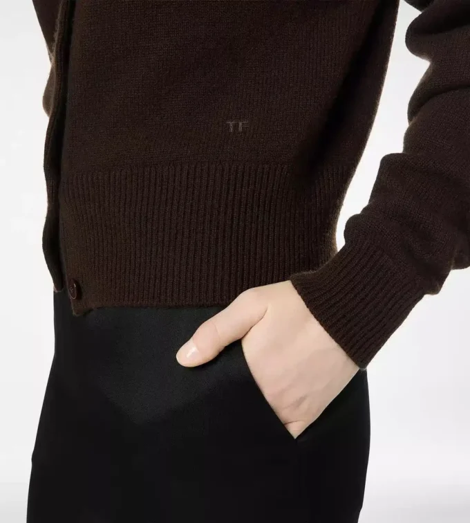 Cardigan corto in morbido cashmere con scollo aperto