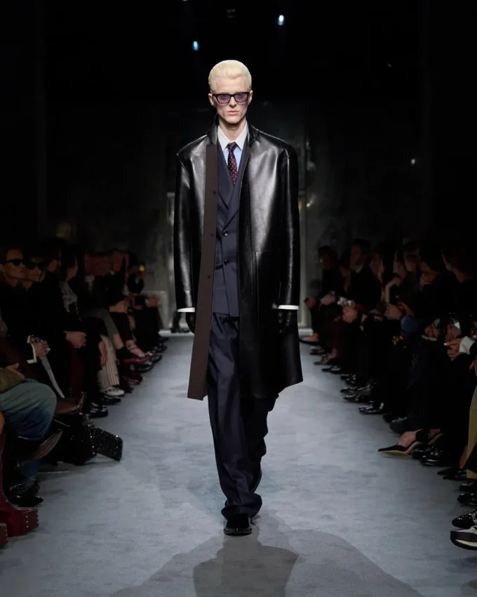 Cravatta in raso a pois Cravatta in raso a pois