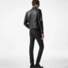 Giacca da motociclista in pelle martellata con zip Giacca da motociclista in pelle martellata con zip