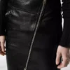 Gonna in pelle con zip diagonale al ginocchio Gonna in pelle con zip diagonale al ginocchio