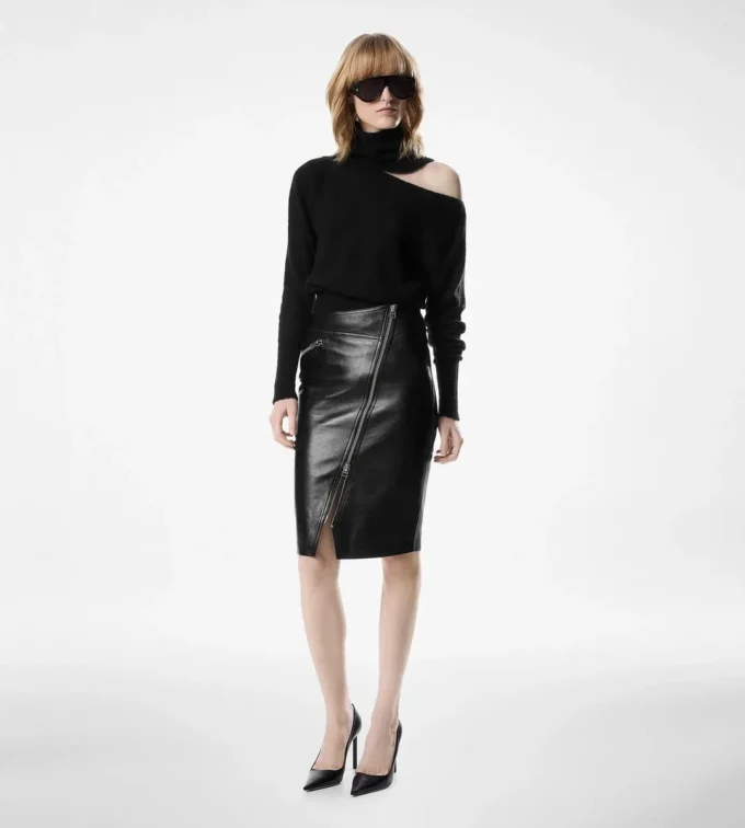 Gonna in pelle con zip diagonale al ginocchio Gonna in pelle con zip diagonale al ginocchio