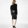 Gonna in pelle con zip diagonale al ginocchio Gonna in pelle con zip diagonale al ginocchio