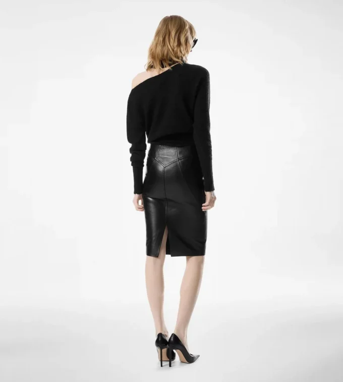 Gonna in pelle con zip diagonale al ginocchio Gonna in pelle con zip diagonale al ginocchio