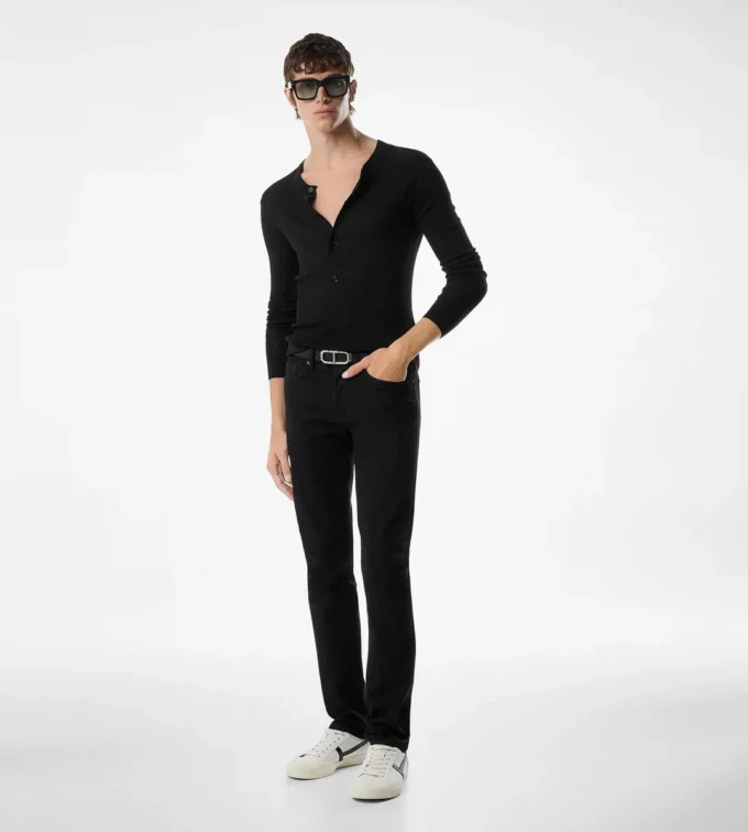 Jeans neri elasticizzati a taglio dritto
