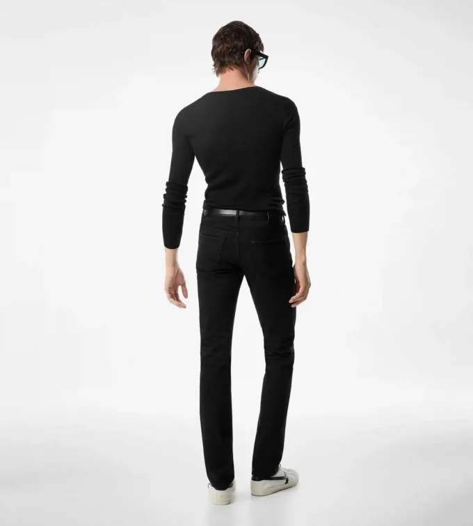 Jeans neri elasticizzati a taglio dritto