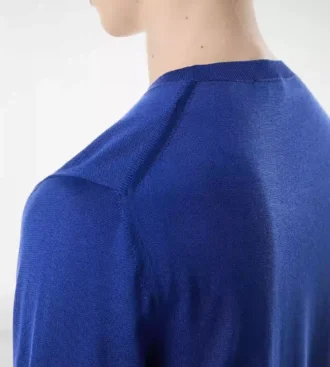 Maglia fluida in seta con collo a giro