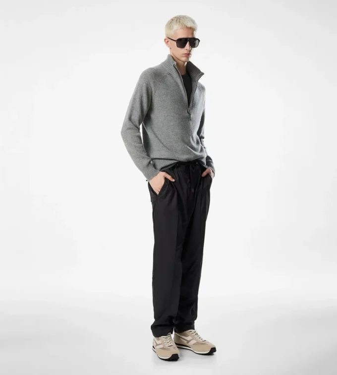 Maglia in cashmere e lana d’agnello con mezza zip