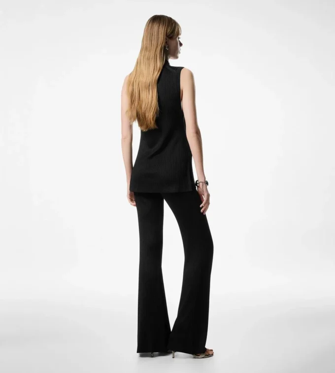 Pantaloni a zampa Pantaloni a zampa