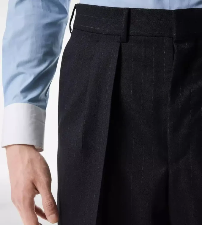 Pantaloni a doppia piega con sottili righe