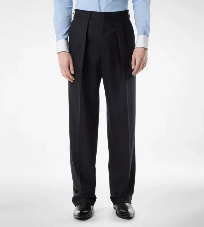 Pantaloni a doppia piega con sottili righe