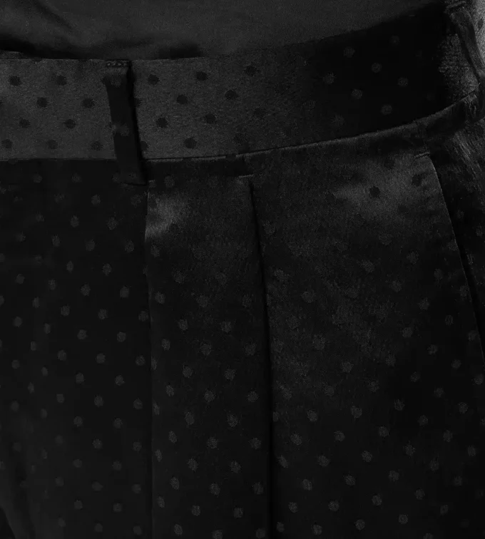 Pantaloni con doppia piega in raso jacquard a pois