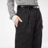Pantaloni dritti a pieghe in barathea di lana e cotone a righe Pantaloni dritti a pieghe in barathea di lana e cotone a righe