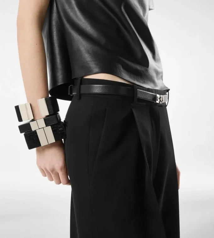 Pantaloni eleganti in lana con piega Pantaloni eleganti in lana con piega