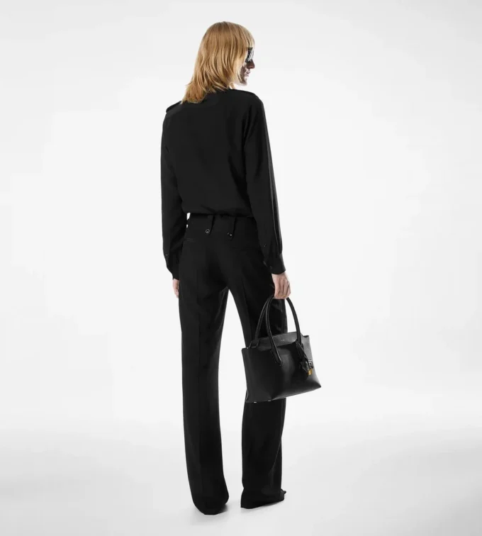 Pantaloni larghi in seta con pieghe Pantaloni larghi in seta con pieghe