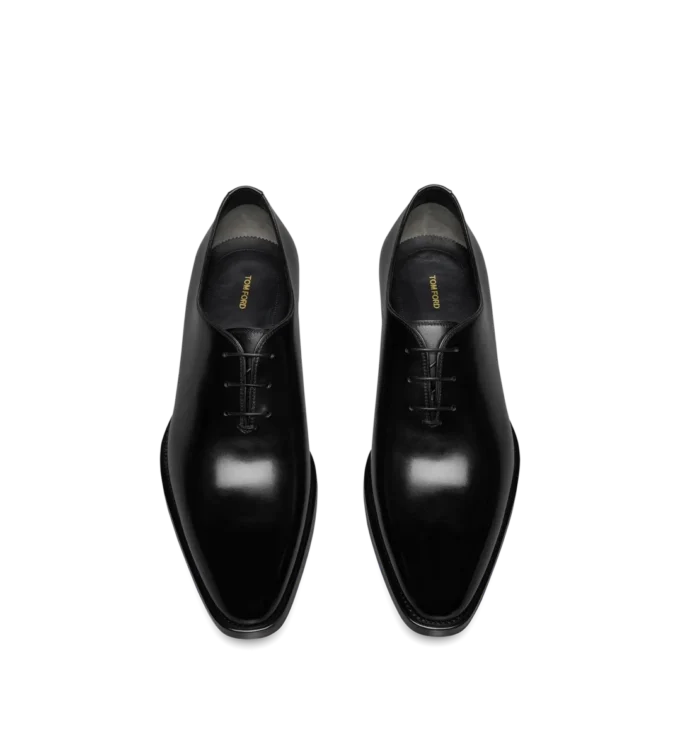 Scarpa stringata intera in pelle brunita