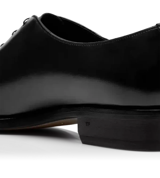 Scarpa stringata intera in pelle brunita