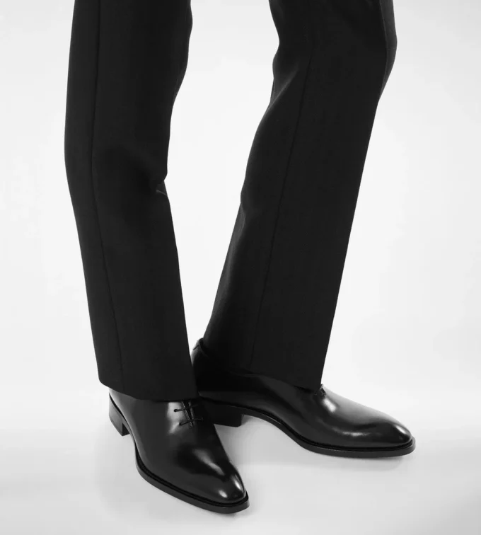 Scarpa stringata intera in pelle brunita