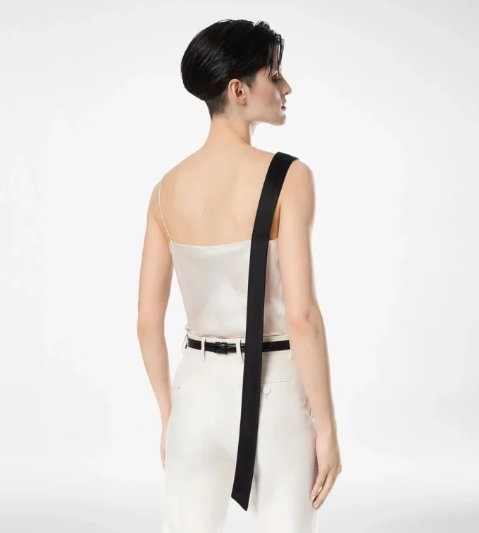 Top con canotta in raso di seta con fascia smoking