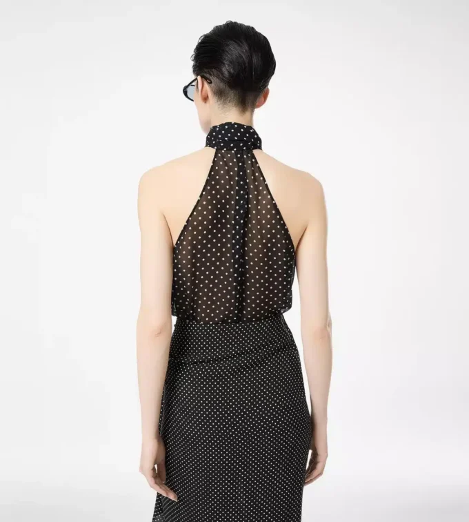Top con scollo all’americana in georgette di seta a pois con dettaglio plissé