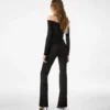Top in maglia a maniche lunghe con spalle scoperte