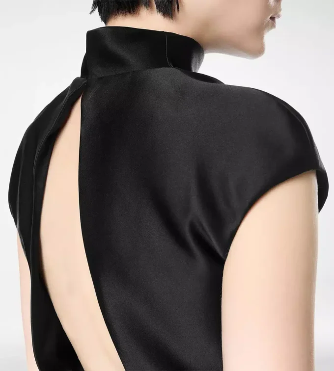 Tuta corta in doppia seta duchesse con cut-out
